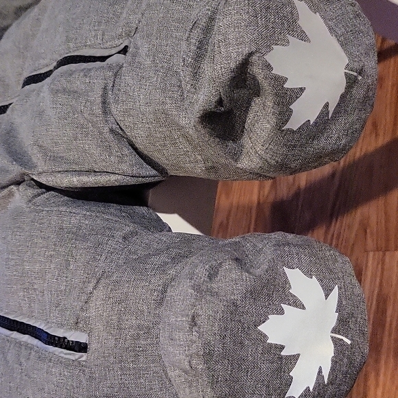 đť…şcanadiana Snow Suit 3-6 months Gray and Red Lining - Picture 2 of 6